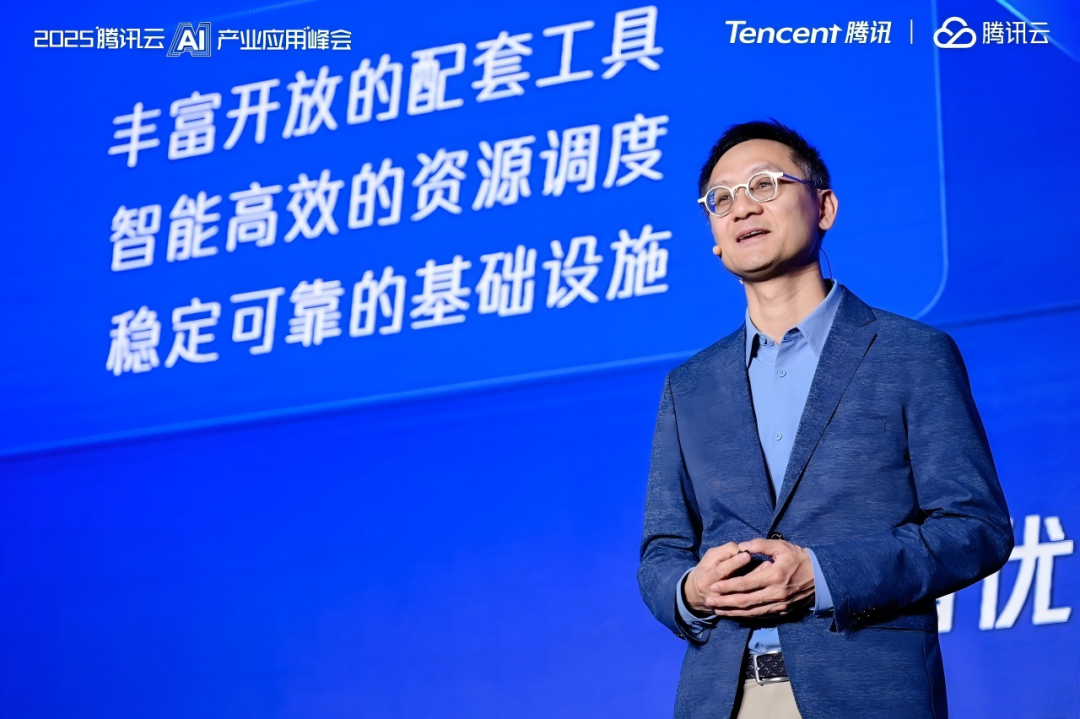 AI战场,腾讯向左,阿里向右
