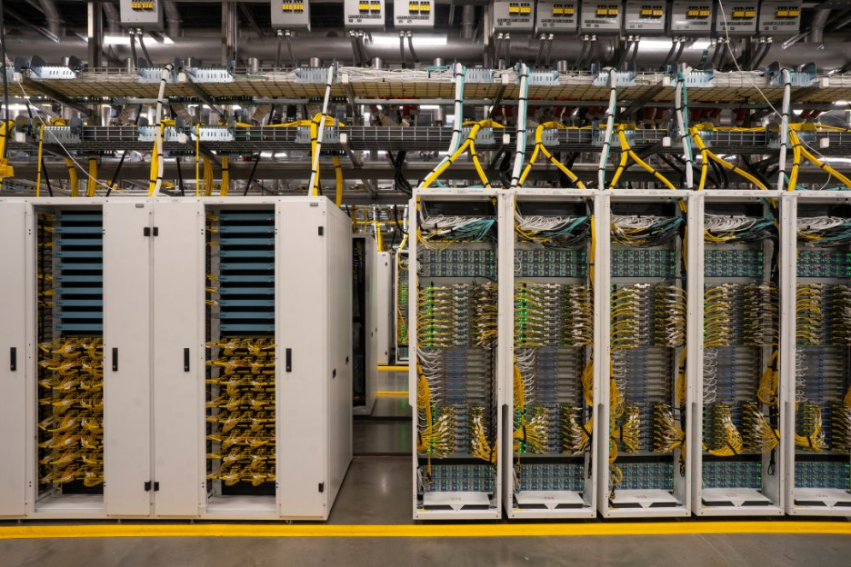 微软打造首个全球规模的 AI 超级工厂